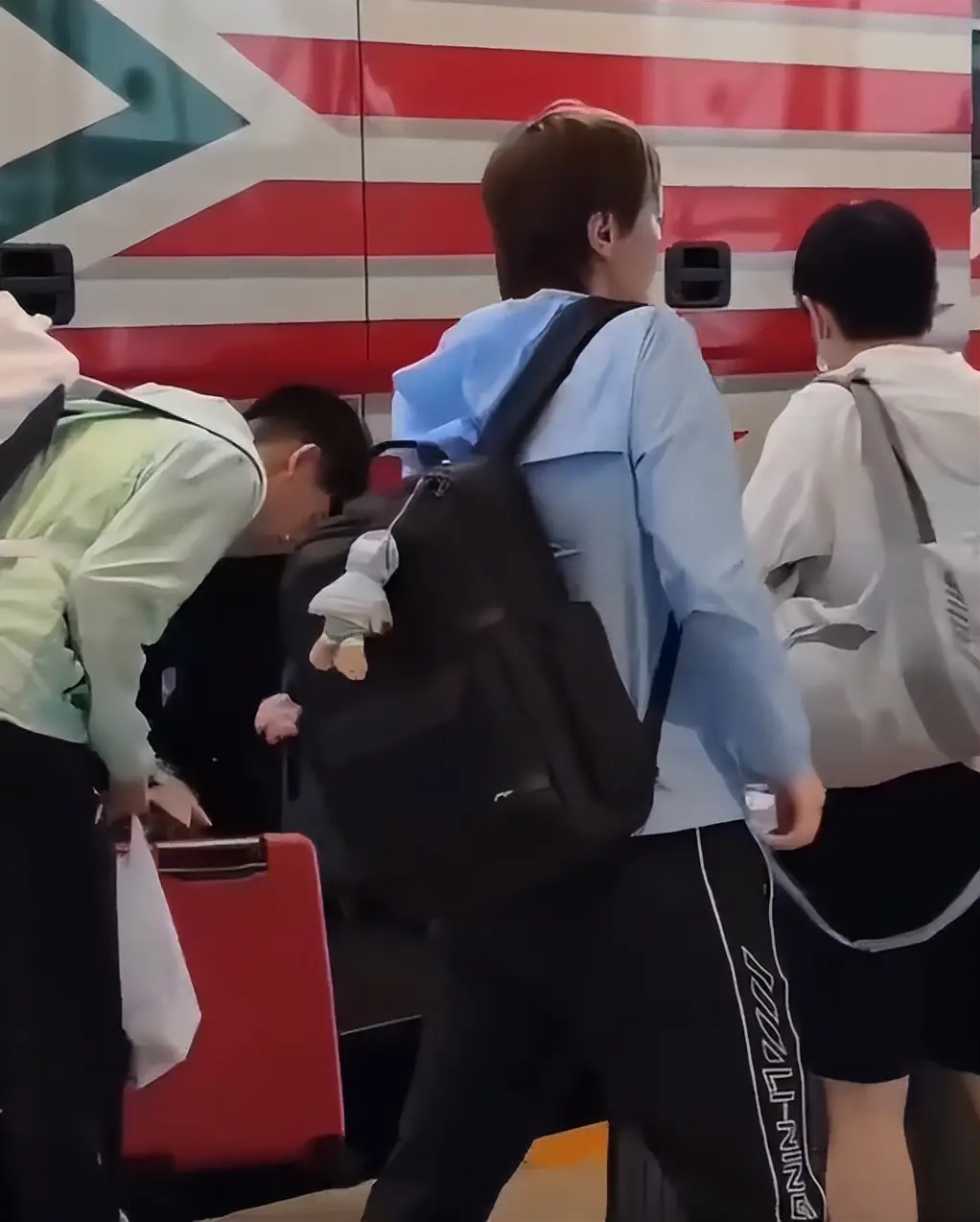 黑色裤子, AA, 抽签仪式将