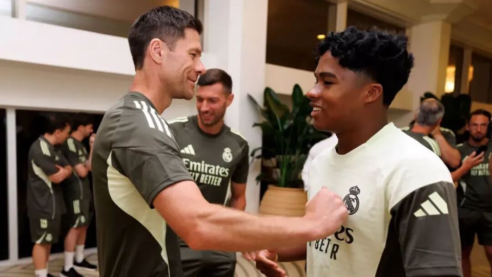 理想舞台, 月冬窗将其, 安切洛蒂执 理想舞台, 月冬窗将其, 安切洛蒂执